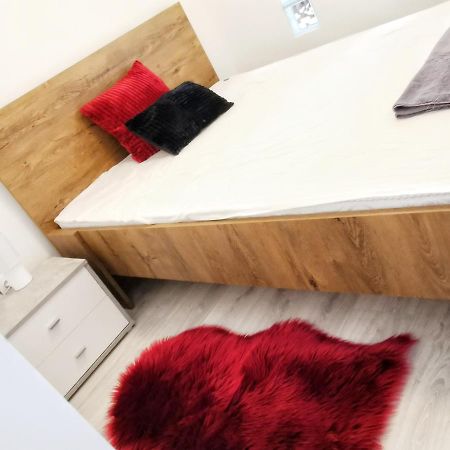 Kalvaria Vendeghaz, Kozvetlenul A Varfal Mellett. Pécs Buitenkant foto