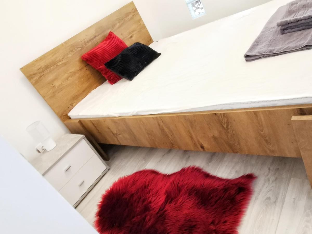 Kalvaria Vendeghaz, Kozvetlenul A Varfal Mellett. Pécs Buitenkant foto